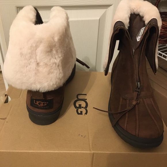 Ugg Boots - Picture 1 of 3